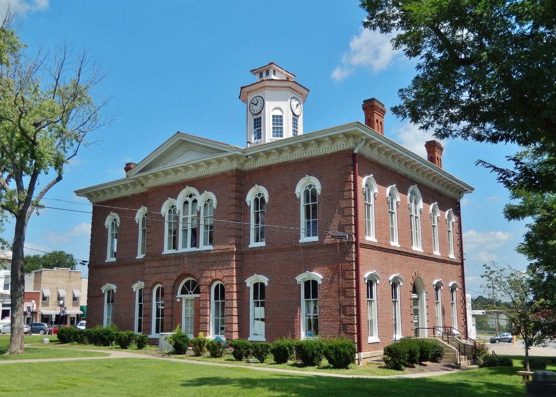 Johnson County Courthouse (<i>southwest elevation</i>) image. Click for full size.