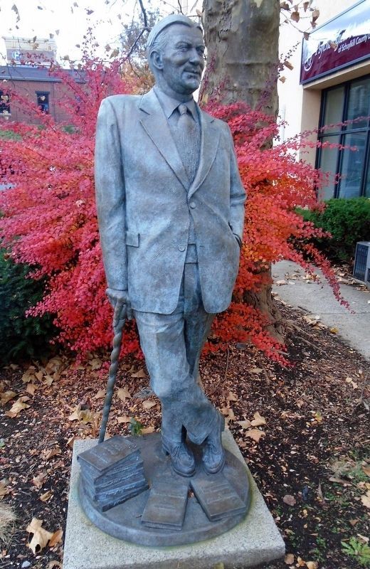 John O'Hara Statue at 115 S Centre St image. Click for full size.