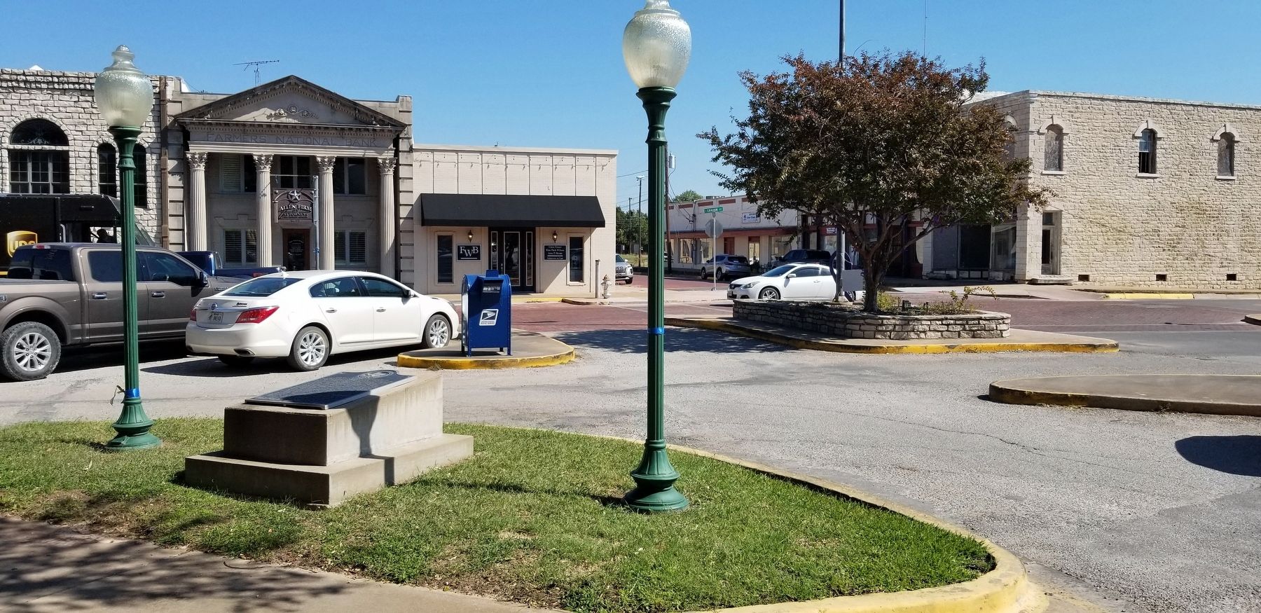 The view of the Erath County Courthouse Marker in the parking lot of the courthouse image. Click for full size.