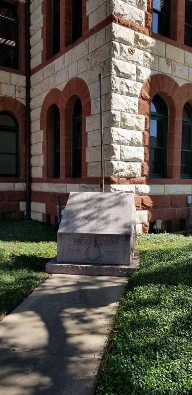 The Lest We Forget Marker in front of the courthouse image. Click for full size.