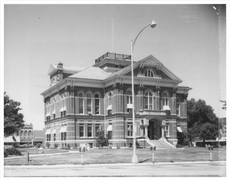 Page County Courthouse image. Click for more information.