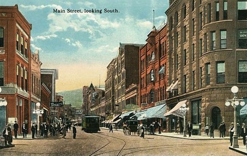 Streetcar on Main Street, now Last Chance Gulch, ca. 1915 image. Click for full size.