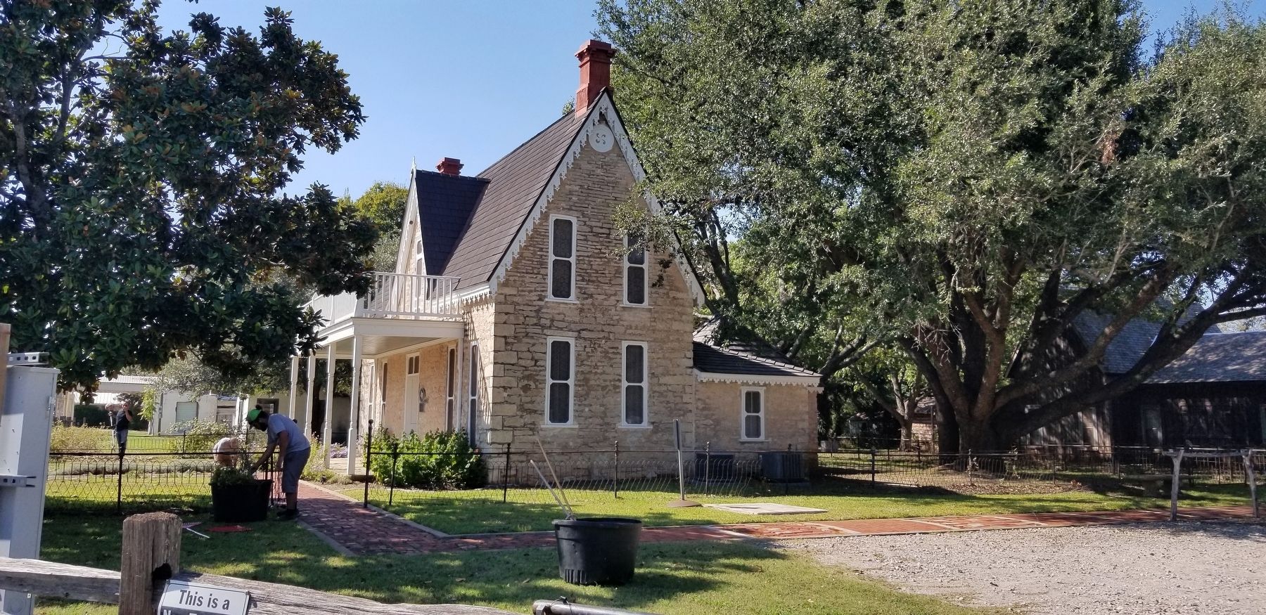 The side view of the Oldest Home in Stephenville image. Click for full size.