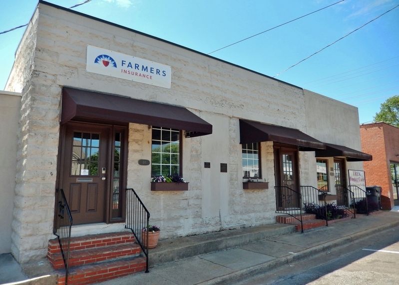 Dillard's Barbershop (<i>middle unit of three-unit building</i>). Click for full size. Dillard's Barbershop (<i>middle unit of three-unit building</i>) image. Click for full size.