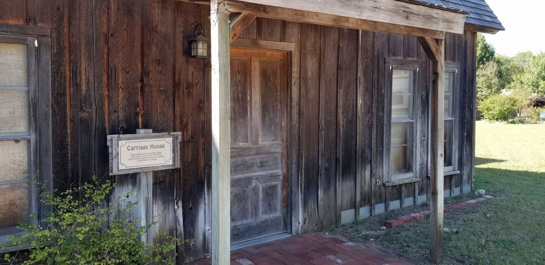 The front of the Carriage House and Marker image. Click for full size.
