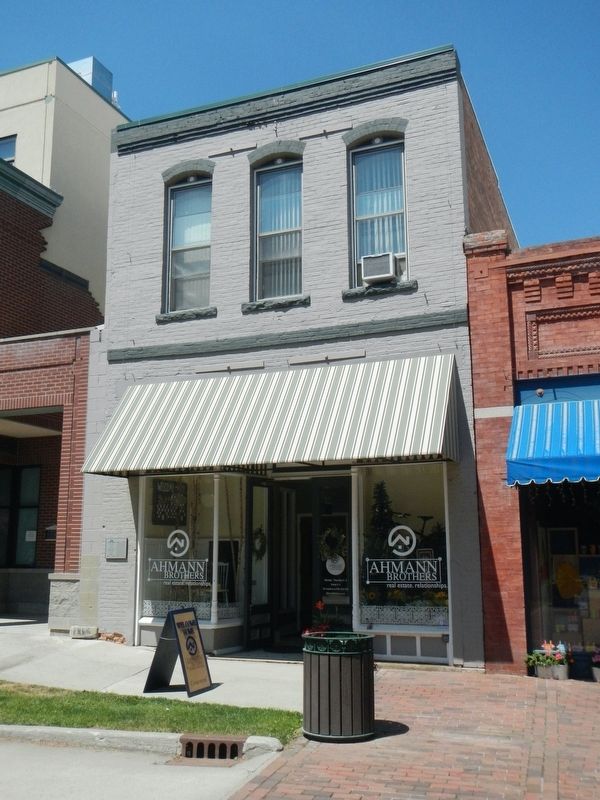 California Wine House and Marker image. Click for full size.