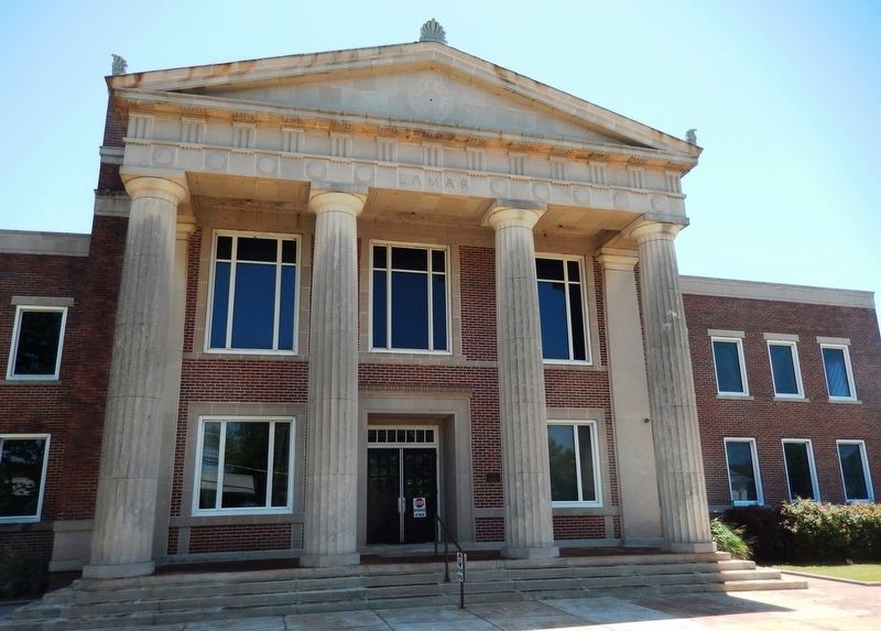 Lamar County Courthouse (<i>west/front portico</i>) image. Click for full size.