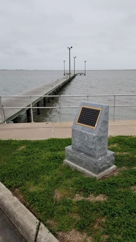 The Lions Pier and Marker by the East Bay image. Click for full size.