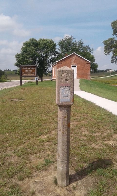 A nearby Lincoln Highway post image. Click for full size.