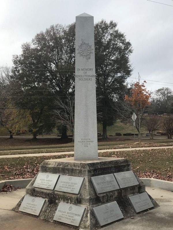 In Memory of Revolutionary Soldiers Marker image. Click for full size.