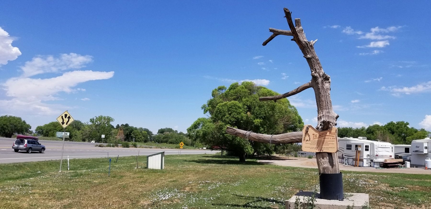 The view of the Hangin' Tree and Marker from the street image. Click for full size.