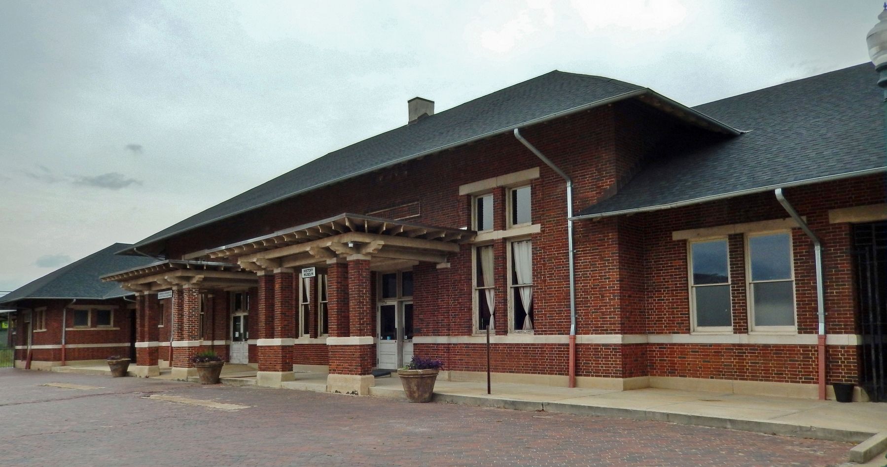 Union Station Depot (<i>southwest elevation</i>) image. Click for full size.