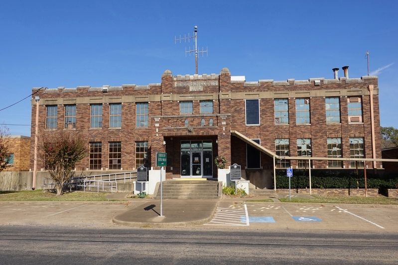 1925 Henderson County Jail & Jess Sweeten Marker image. Click for full size.