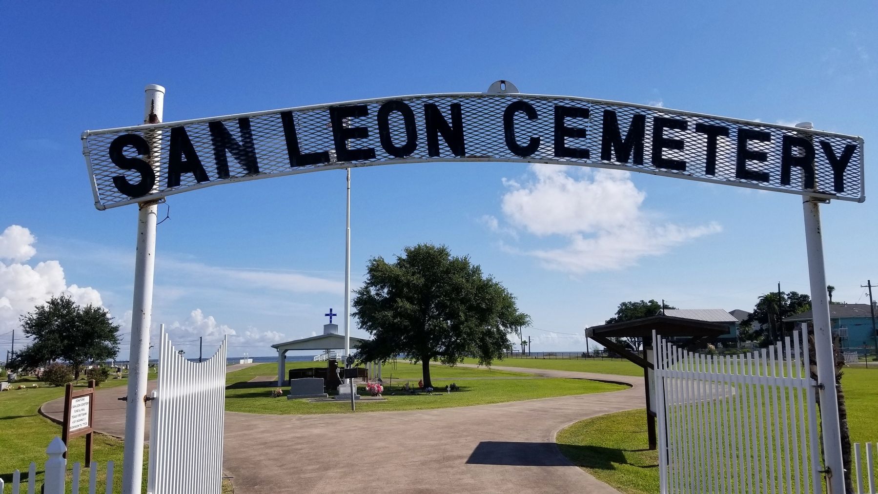 The entrance to the San Leon Cemetery image. Click for full size.