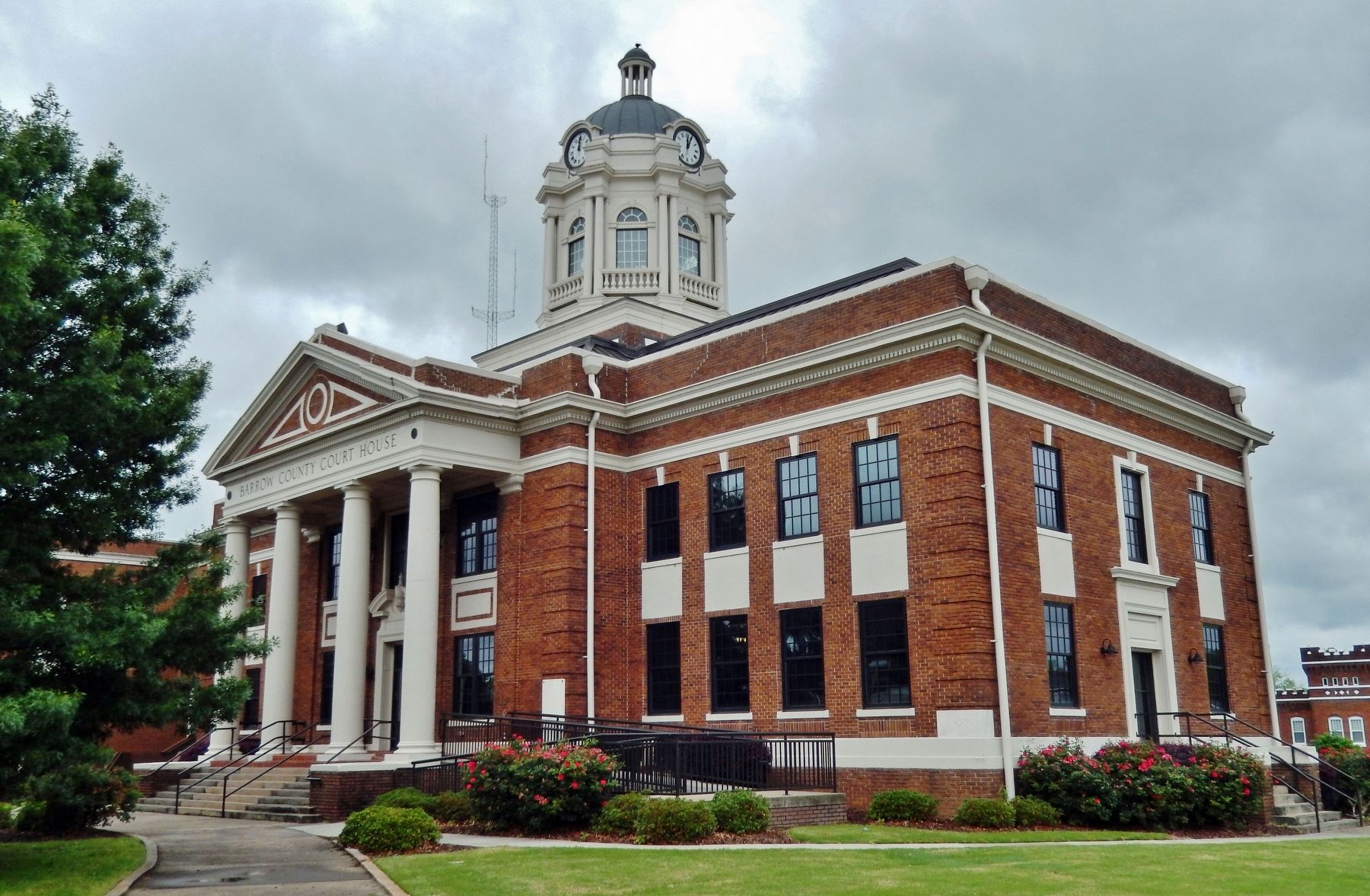 Barrow County Courthouse (<i>northeast elevation</i>) image. Click for full size.