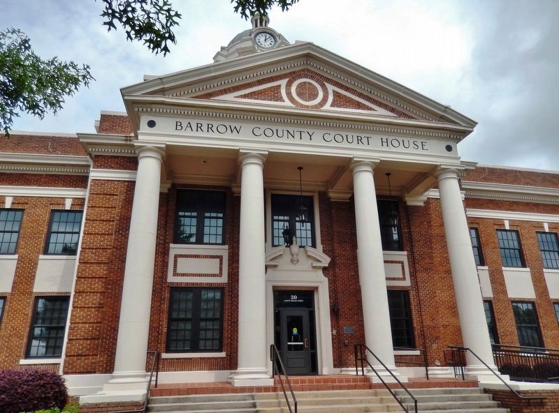 Barrow County Courthouse (<i>south portico</i>) image. Click for full size.