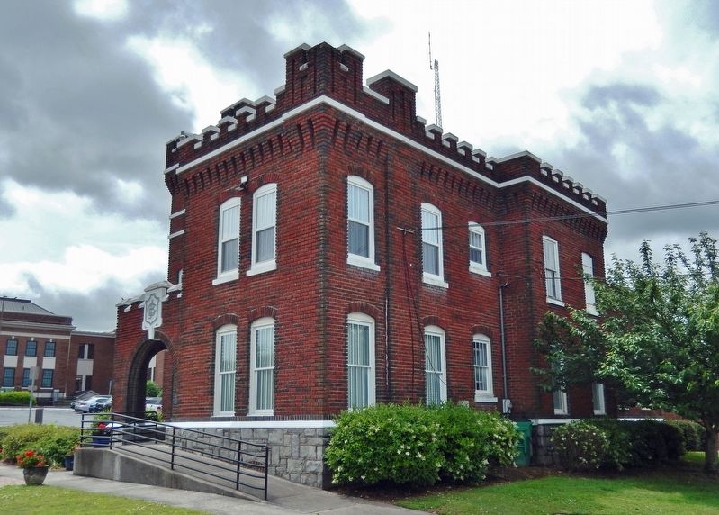 Historic Barrow County Jail (<i>northwest elevation</i>) image. Click for full size.