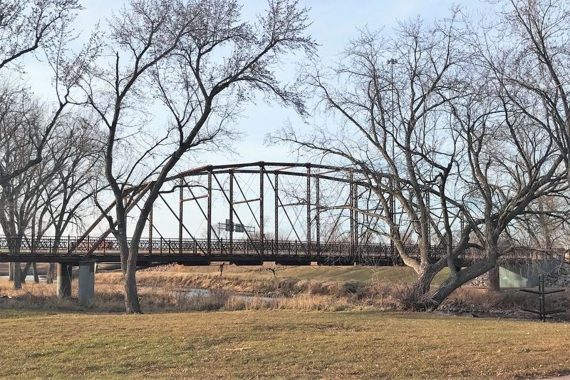 Yankton Trail Bridge, Old Yankton Bridge <i>(side view)</i> image. Click for full size.
