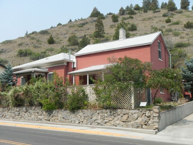 488-490 West Main Street Residence and Marker image. Click for full size.