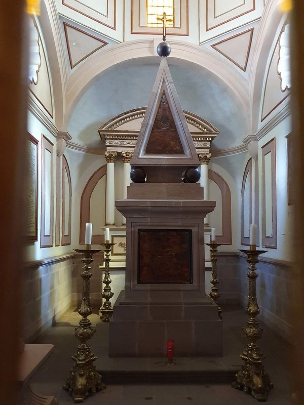Tomb of Don Vasco de Quiroga inside the basilica image. Click for full size.