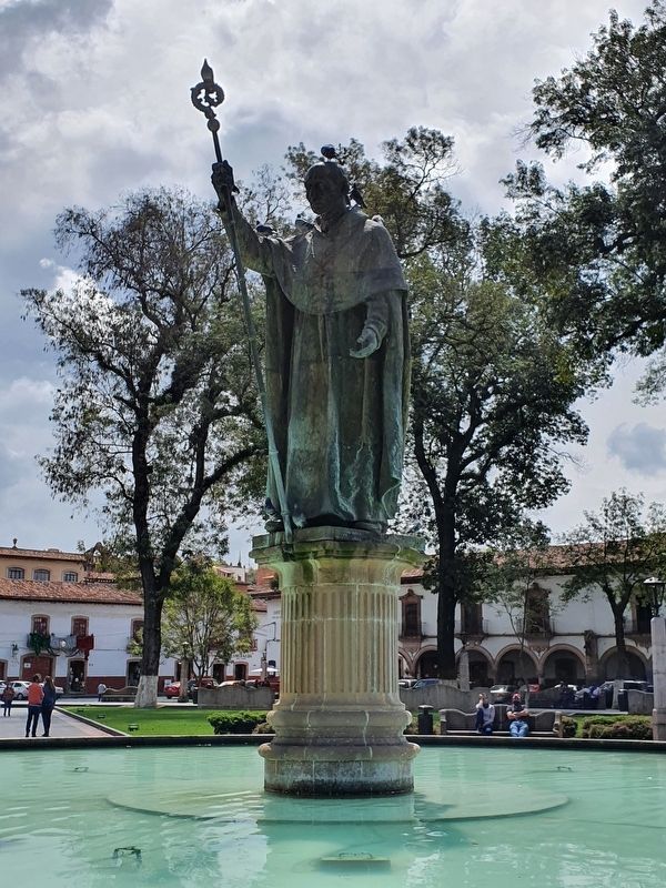 Vasco de Quiroga Statue image. Click for full size.