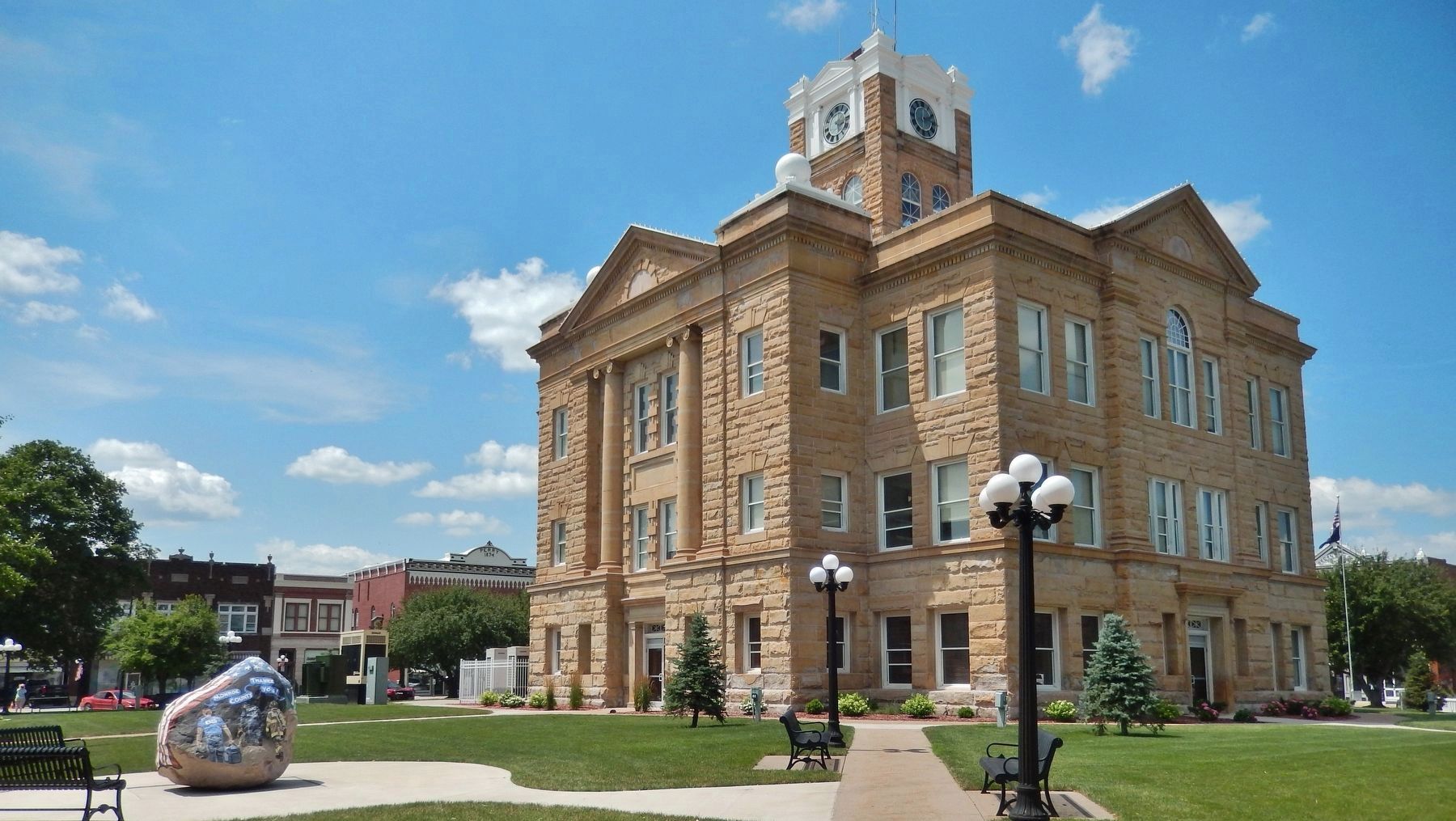Monroe County Courthouse (<i>southeast elevation</i>) image. Click for full size.