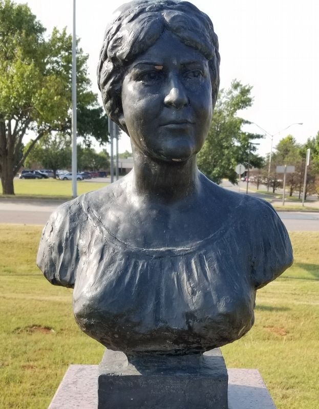 Closeup of the Roberta Campbell Lawson Statue image. Click for full size.