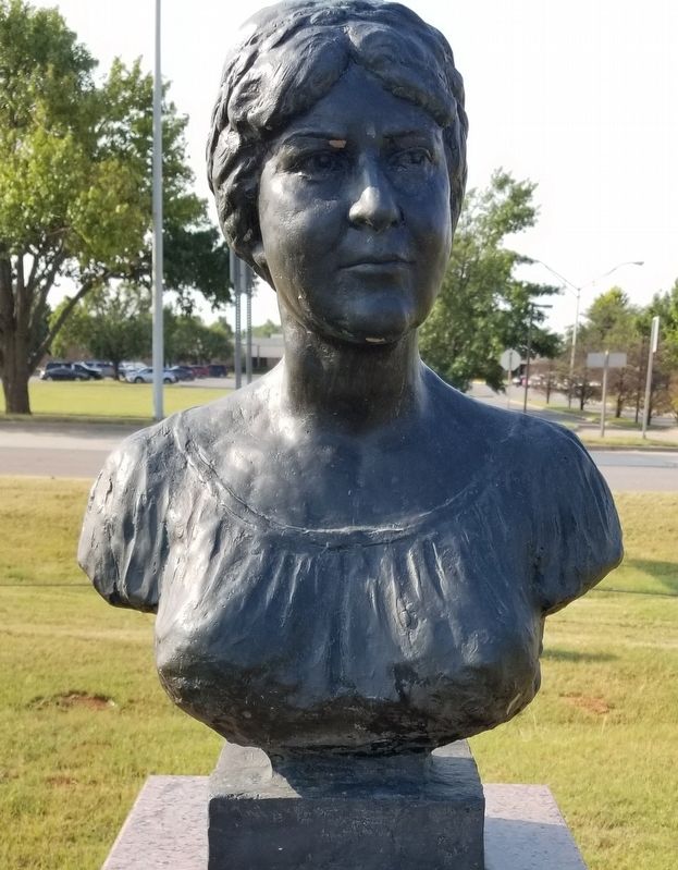 Closeup of the Roberta Campbell Lawson Statue image. Click for full size.