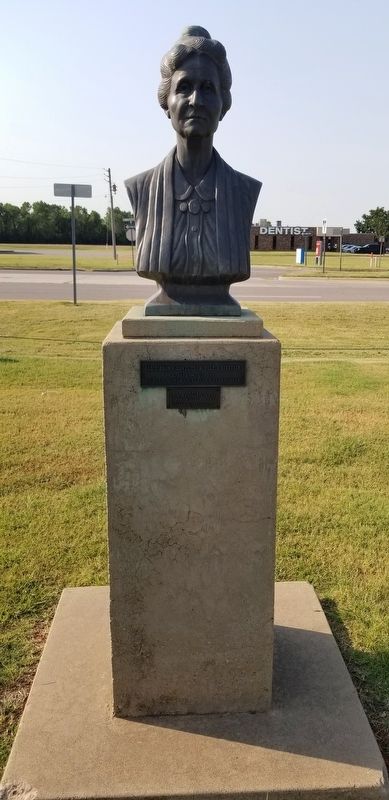 The Alice Brown Davis statue and Marker image. Click for full size.