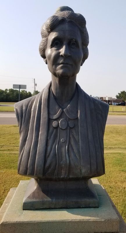 Closeup of Alice Brown Davis Statue image. Click for full size.