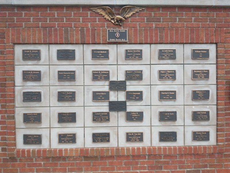 Gibsonburg Veterans Memorial image. Click for full size.