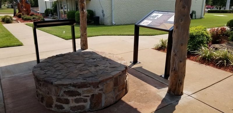 The Capitol Well and Marker image. Click for full size.