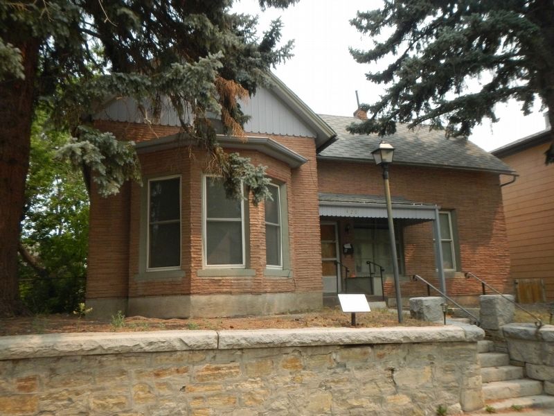 Myers Residence and Marker image. Click for full size.