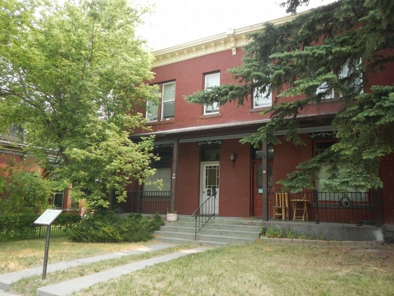 17-19 South Rodney Street Residences and Marker image. Click for full size.