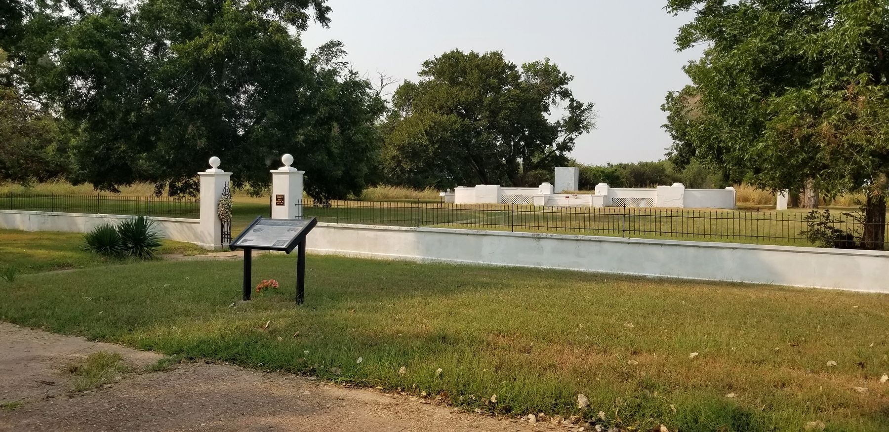 The view of the "White House" and Marker from the street image. Click for full size.