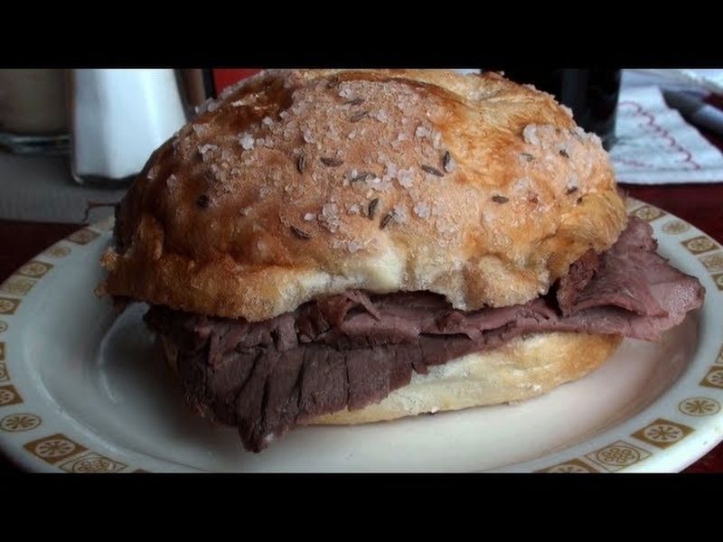 The Beef on Weck Sandwich image. Click for full size.