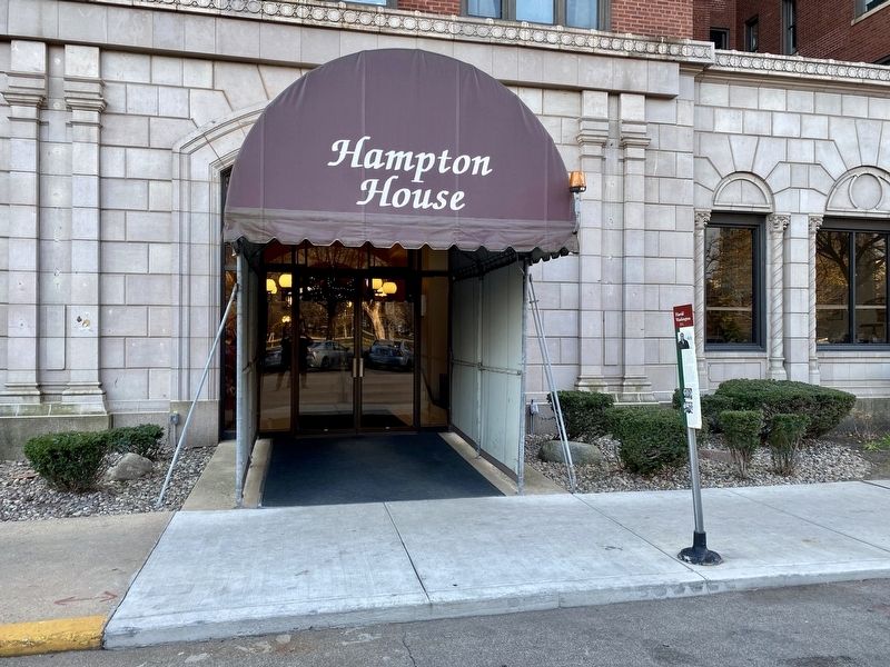 Harold Washington Marker - building entrance view image. Click for full size.