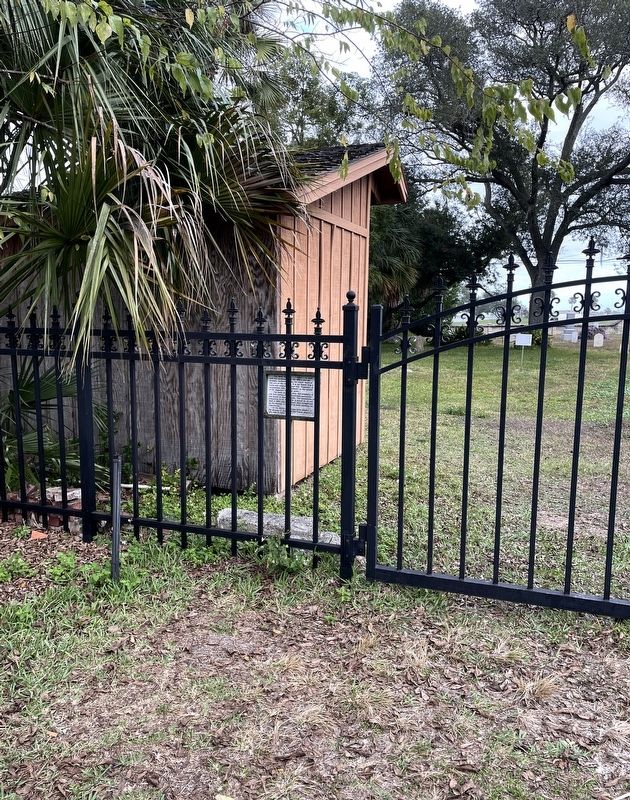 The Huguenot Cemetery Marker image. Click for full size.