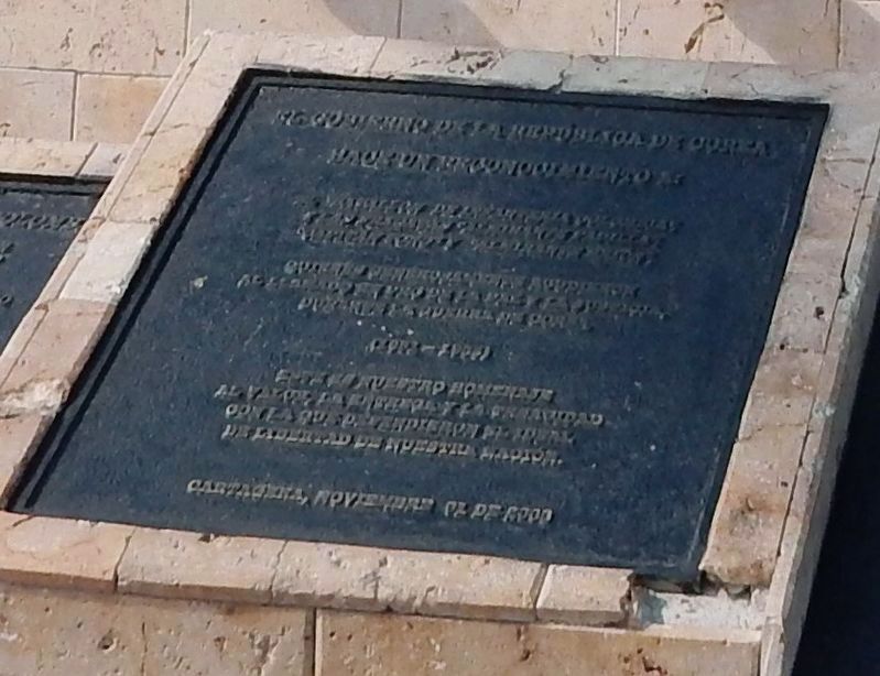 Placa central/Center plaque. Click for full size. Placa central/Center plaque image. Click for full size.