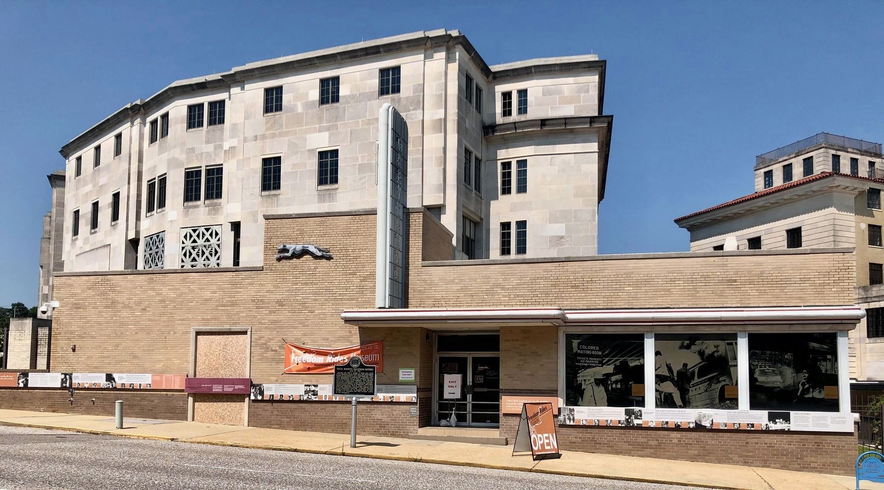 Former Greyhound Bus Station (now Freedom Rides Museum) image. Click for full size.