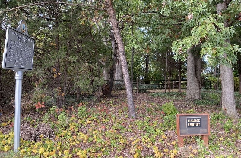 Glascock Cemetery Entrance and Marker image. Click for full size.