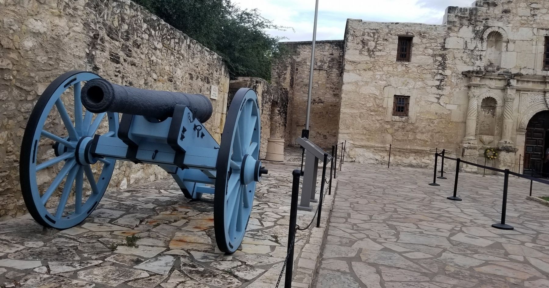 The cannon in front of the Alamo image. Click for full size.