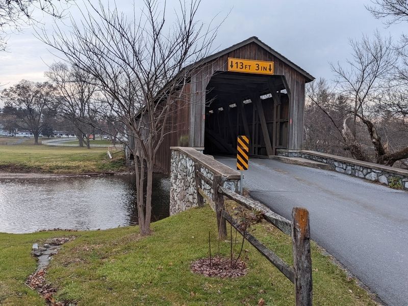 Hunsecker Covered Bridge image. Click for full size.