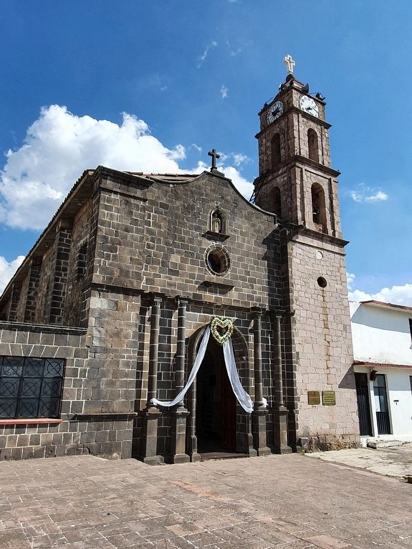Parish Church of San Bartolom el Apstol and Marker image. Click for full size.
