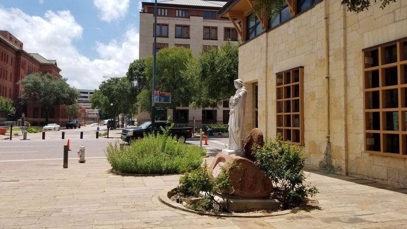 The view of the San Antonio de Padua Statue and Marker by the intersection image. Click for full size.