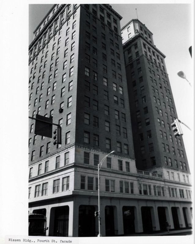 Nissen Building/First Union Building image. Click for more information.