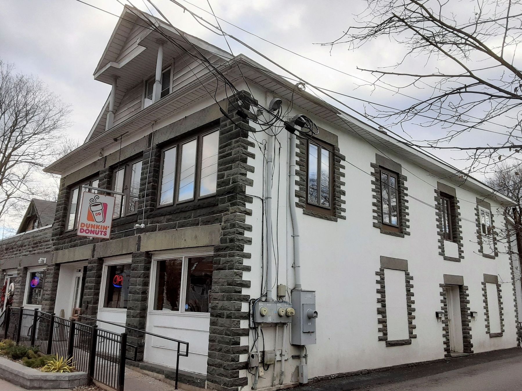 Commercial Building image. Click for full size.