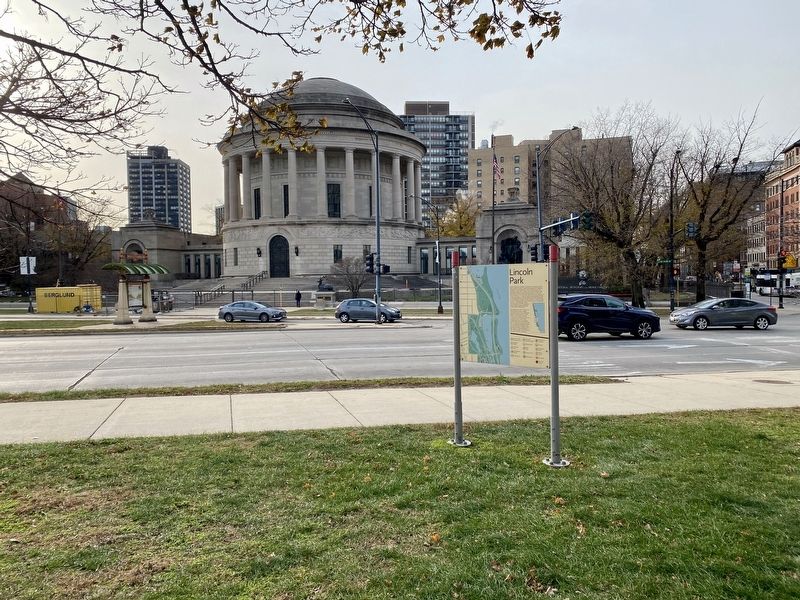 Lincoln Park Marker - wide view, with the Elks Memorial Building in the background image. Click for full size.