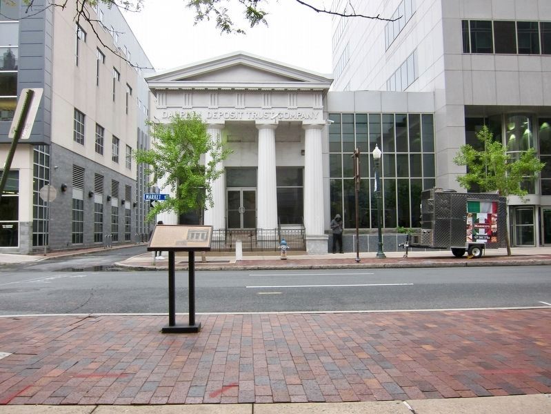 Dauphin Deposit Bank Building and Marker image. Click for full size.