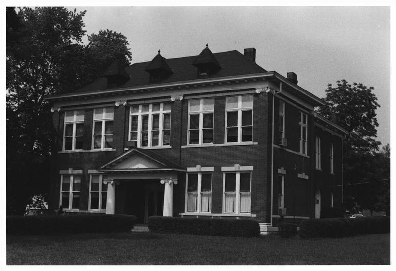 Cheatham County Courthouse image. Click for more information.